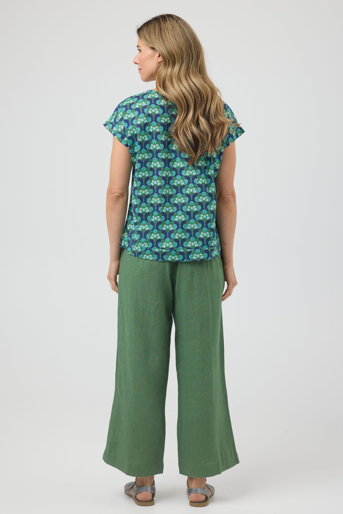 Vicky - Round Neck