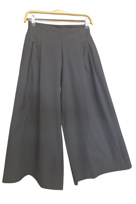 Wide-Leg Culottes in Black